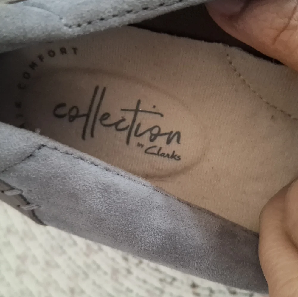 Clarks  Brown Suede Women's Loafers Size 7.5 - Picture 6 of 8